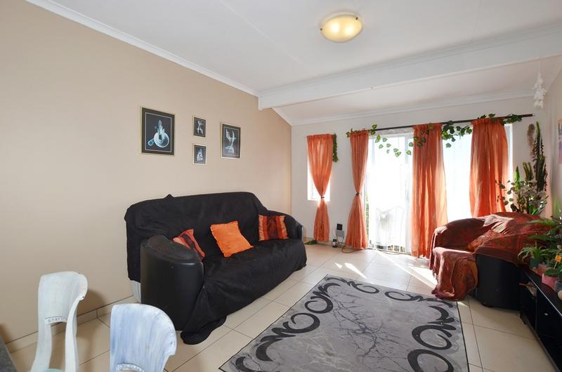 2 Bedroom Property for Sale in Oakglen Western Cape